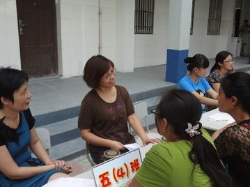 雙河新村小學(xué)舉辦“教育咨詢暖人心，家校共育促成長”教育咨詢服務(wù)活動